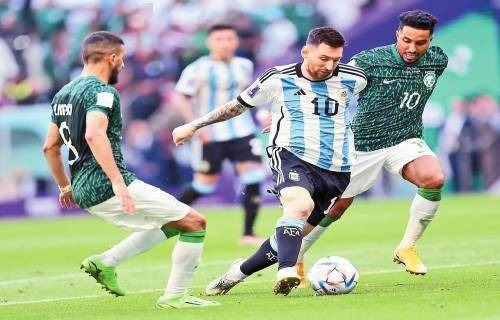 曼晚：曼联伤员仅剩德利赫特，姆伯莫、阿马德将赶上曼市德比